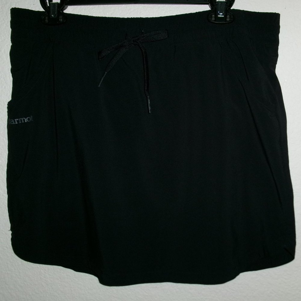 LN, MARMOT. SIZE L, BLACK SKORT